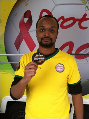 O Valente Não É Violento distribui um milhão de adesivos na Copa do Mundo O Valente Não É Violento distribui um milhão de adesivos na Copa do Mundo/