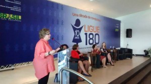 Central de Atendimento à Mulher   Ligue 180 completa 10 anos/