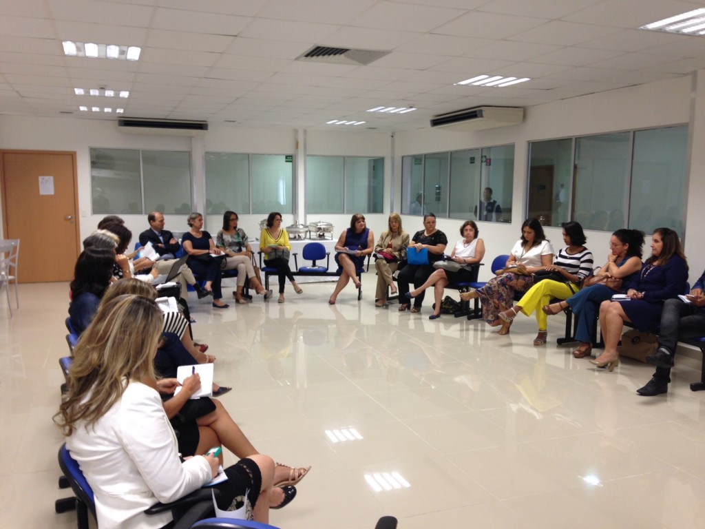 Políticas de apoio a mães, cuidadores e famílias de crianças com microcefalia é tema de encontro em Recife Políticas de apoio a mães, cuidadores e famílias de crianças com microcefalia é tema de encontro em Recife/