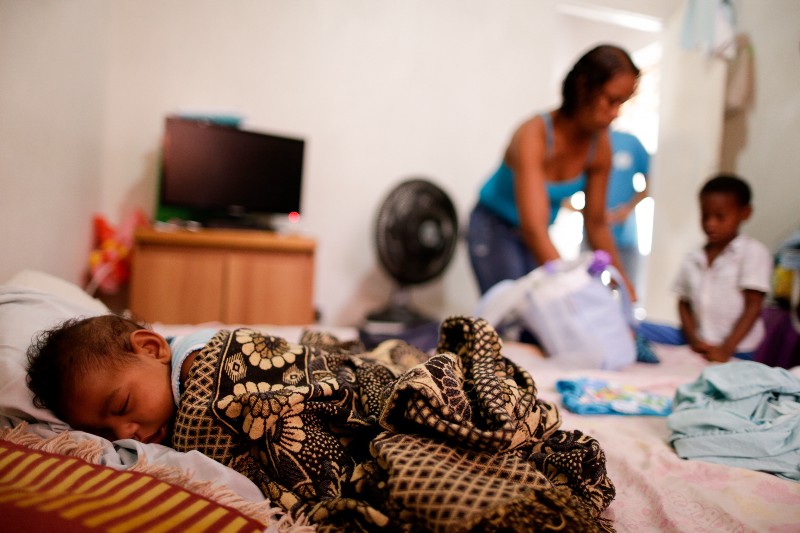 ONU promove diálogo entre governo brasileiro e mães de crianças com microcefalia ONU promove diálogo entre governo brasileiro e mães de crianças com microcefalia/