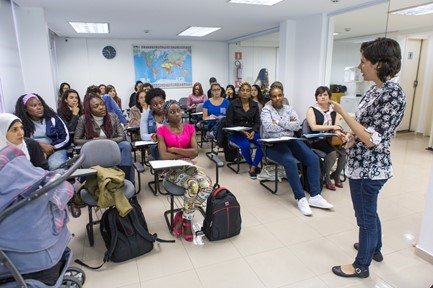 Projeto “Empoderando Refugiadas” promove oportunidades educacionais entre refugiadas no Brasil/