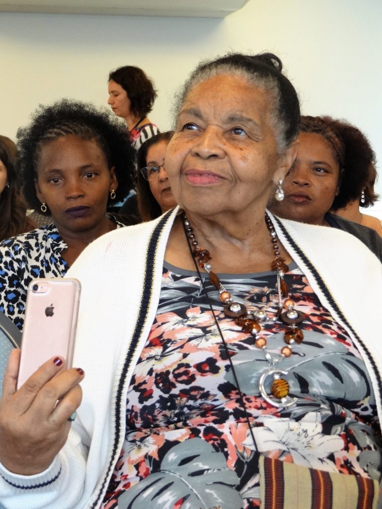 Trabalhadoras domésticas contam com aplicativo para acessar direitos pelo celular Trabalhadoras domésticas contam com aplicativo para acessar direitos pelo celular/noticias igualdade de genero direitosdasmulheres