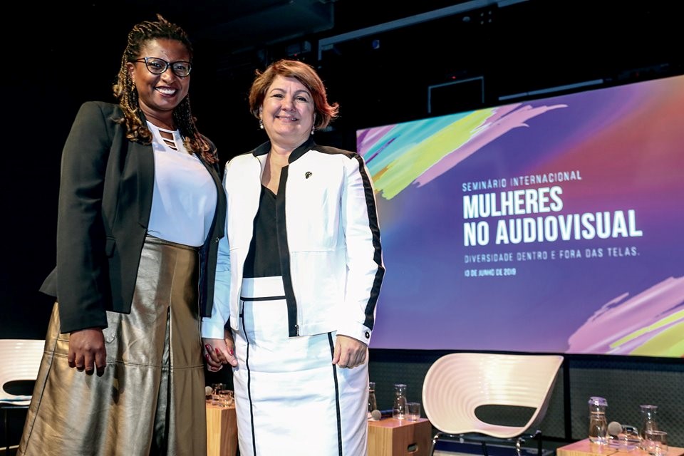 ONU Mulheres e Ancine firmam Aliança por um Audiovisual 50 50 e defendem igualdade de gênero na indústria do cinema ONU Mulheres e Ancine firmam Aliança por um Audiovisual 50 50 e defendem igualdade de gênero na indústria do cinema/planeta 50 50 pacto de midia onu mulheres noticias igualdade de genero brasil 50 50