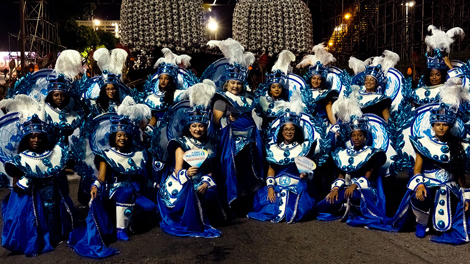 Jogadora Marta e meninas do ‘Uma vitória leva à outra’ celebram empoderamento no Carnaval do Rio Jogadora Marta e meninas do ‘Uma vitória leva à outra’ celebram empoderamento no Carnaval do Rio/uma vitoria leva a outra onu mulheres ods noticias geracao igualdade carnaval
