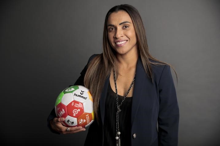 Mulheres e meninas no esporte podem mudar o jogo global Mulheres e meninas no esporte podem mudar o jogo global/uma vitoria leva a outra noticias meninas marta igualdade de genero