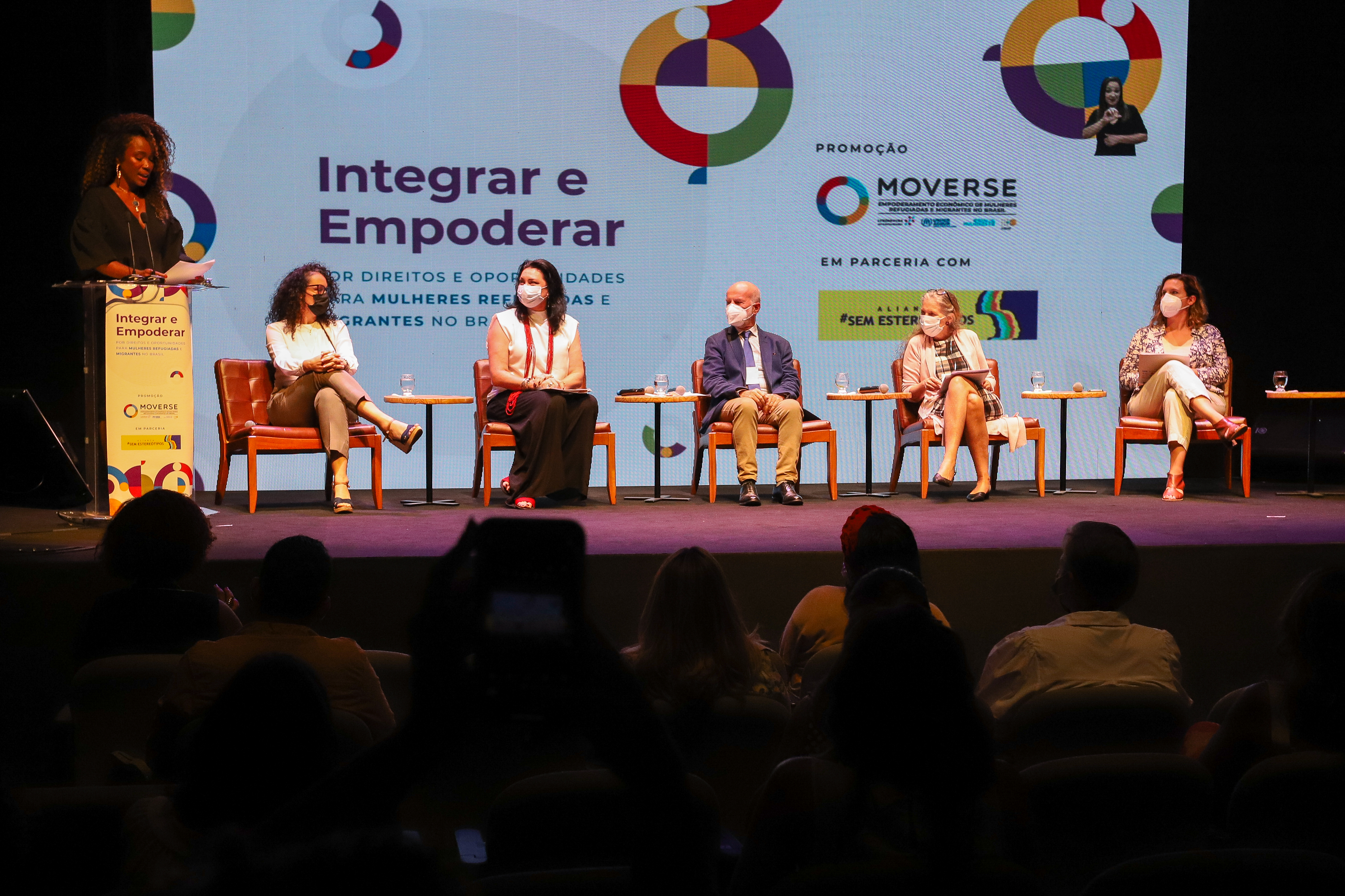 Agências, organizações da sociedade civil e setor privado discutem empoderamento econômico de refugiadas e migrantes no Brasil/noticias mulheres refugiadas mulheres migrantes moverse direitos humanos 
