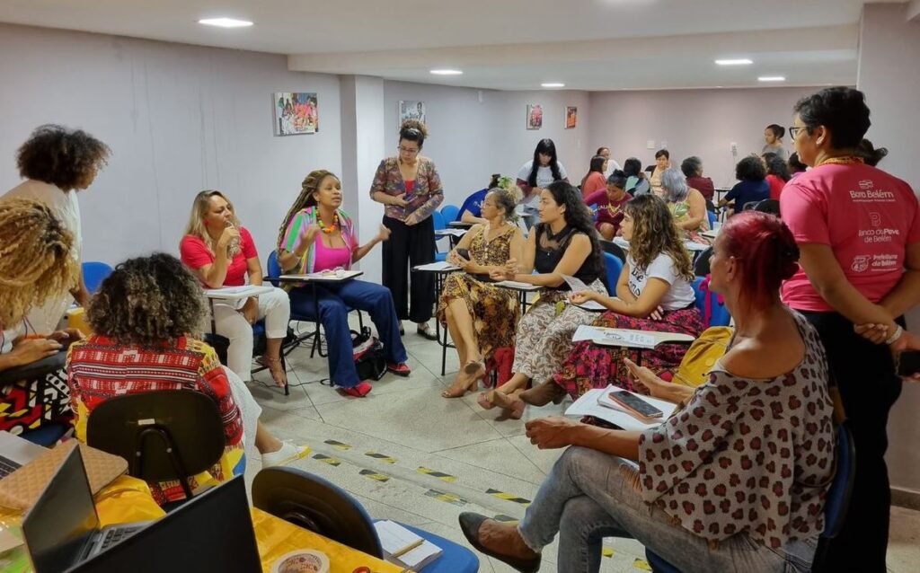 Mulheres representantes da sociedade civil participam de roda de conversa sobre valorização do trabalho de cuidado em Belém Mulheres representantes da sociedade civil participam de roda de conversa sobre valorização do trabalho de cuidado em Belém/ver o cuidado noticias empoderamento economico