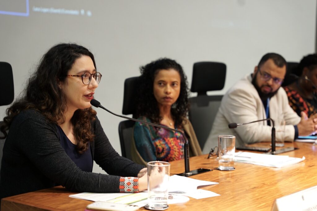 Questões de gênero e raça são enfatizadas em debate sobre refúgio e migração no Brasil Questões de gênero e raça são enfatizadas em debate sobre refúgio e migração no Brasil/noticias mulheres refugiadas mulheres migrantes moverse empoderamento economico
