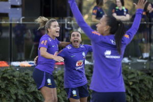 Na última Copa do Mundo de Marta, Seleção Feminina vai em busca de sua primeira estrela no maior Mundial de futebol feminino de todos os tempos/uma vitoria leva a outra 