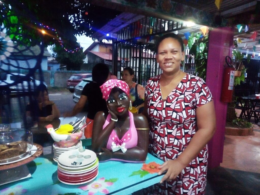 Venezuelanas negras encontram no empoderamento econômico uma forma de enfrentar o racismo e a xenofobia Venezuelanas negras encontram no empoderamento econômico uma forma de enfrentar o racismo e a xenofobia/mulheres refugiadas mulheres migrantes moverse empoderamento economico