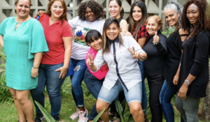 Empoderando Refugiadas forma primeira turma em Brasília e capacita 26 mulheres em atendimento e vendas/