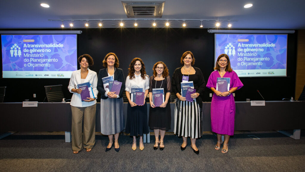 Brasil avança em orçamento sensível a gênero com lançamento de novos guias e relatório da OCDE Brasil avança em orçamento sensível a gênero com lançamento de novos guias e relatório da OCDE/publicacoes onu mulheres noticias igualdade de genero governanca e participacao politica direitosdasmulheres